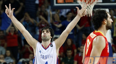 תאודושיץ´ רגע אחרי השלשה הענקית (רויטרס)