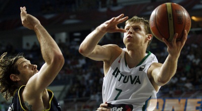 מרטינאס עולה לעוד שתי נקודות מה-16 שלו הערב (רויטרס) מרטינאס עולה לעוד שתי נקודות מה-16 שלו הערב (רויטרס)