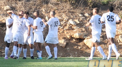 ג´אקו ערפאת והחברים חוגגים שער יתרון מפתיע (עמית מצפה)