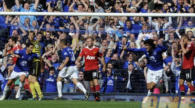 ומקפיץ את האוהדים בגודיסון פארק. וידיץ´ וסקולס לא מעכלים (רויטרס)