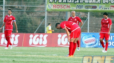 שחקני הפועל ת&qout;א לא מאמינים (עמית מצפה)