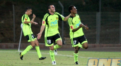 ליאור ראובן מברך את יבואה אחרי השער (יניב גונן)