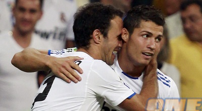 קרבאליו חוגג עם רונאלדו. הביא לשינוי במרכז ההגנה של הבלאנקוס (רויטרס)