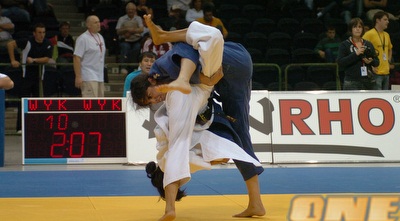 רוני שוורץ בפעולה. סיימה עם ניצחון והפסד רוני שוורץ בפעולה. סיימה עם ניצחון והפסד