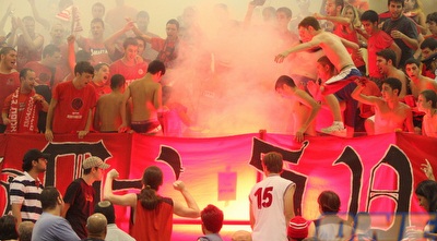 אבוקות ביציע (משה חרמון)