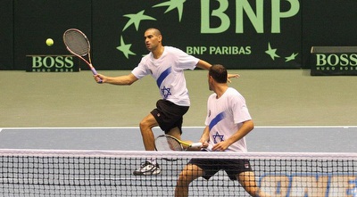 אנדי יוני. ישחקו בשבת (דרור עינב)