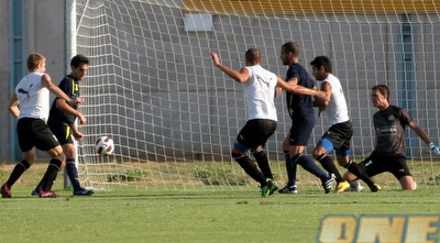 ערבובייה בהגנה של מכבי ת&qout;א. הצהובים יצאו מזה בשלום (ליאור טימור)