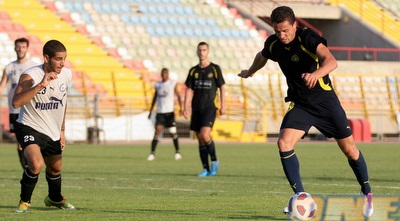 רנגלוב מול דור מליחי. הבעיטה של החלוץ הובילה לשער (ליאור טימור)