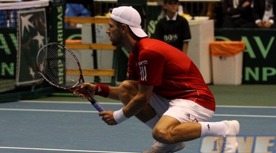 מלצר. ביום ראשון - מול דודי סלע (יניב גונן)