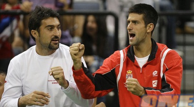 נובאק ג´וקוביץ´. לעודד מהספסל הוא יכול גם עם קילקול קיבה  (רויטרס)