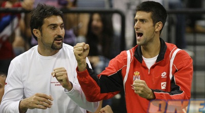 ג´וקוביץ´ וזימוניץ´ מריעים. הכל על הכתפיים של המדורג שלישי(רויטרס) ג´וקוביץ´ וזימוניץ´ מריעים. הכל על הכתפיים של המדורג שלישי(רויטרס)