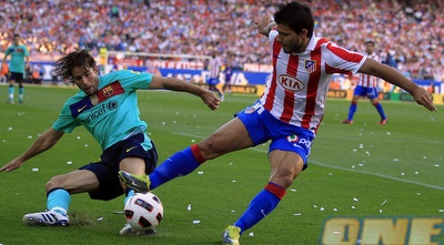 אגוארו מול מקסוואל. הארגנטיני יצא בשלב מוקדם בשל הפציעה (רויטרס)