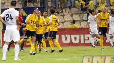 שחקני נתניה חוגגים את שערו של מוגרבי (ליאור טימור)