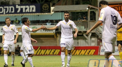 ישראלביץ&acute; מחמיא לקולאוטי על השער הרביעי (ליאור טימור)