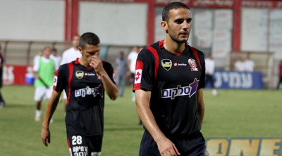 שחקני בני סכנין מאוכזבים מההפסד למכבי פ&qout;ת (יניב גונן) שחקני בני סכנין מאוכזבים מההפסד למכבי פ&qout;ת (יניב גונן)