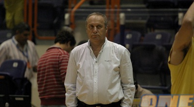 צביקה שרף דרוך. הפעם הוא הפסיד לחימקי (תומר גבאי) צביקה שרף דרוך. הפעם הוא הפסיד לחימקי (תומר גבאי)