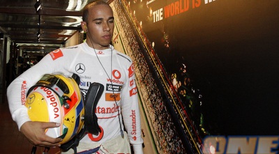 המילטון מאוכזב לאחר שלא סיים את המירוץ (רויטרס)