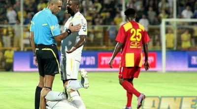 מדוניאנין על הדשא על רקע השופט בר נתן (משה חרמון) מדוניאנין על הדשא על רקע השופט בר נתן (משה חרמון)