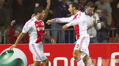 סוארס חוגג עם אל חמדאווי. האורוגוואי יעבור לספרד בינואר? (רויטרס)