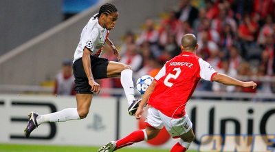 לואיס אדריאנו מול אלברטו רודריגס (רויטרס)