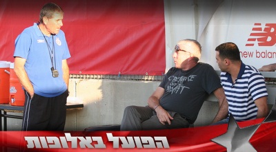 פרננדז עם גוטמן. הצרפתי הביא את רוקי לפאריס סן ז´רמן (רועי גלדסטון) פרננדז עם גוטמן. הצרפתי הביא את רוקי לפאריס סן ז´רמן (רועי גלדסטון)