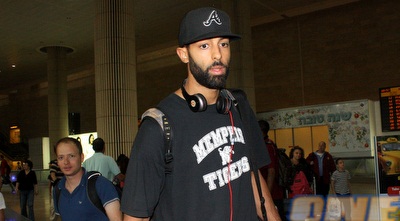 רנדל: &qout; (יניב גונן) רנדל: &qout; (יניב גונן)