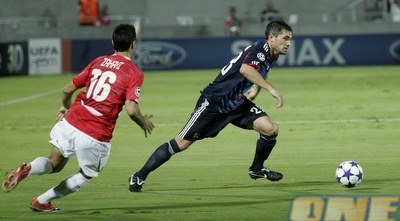 ג´רמי טולאלן בורח לערן זהבי (שי לוי) ג´רמי טולאלן בורח לערן זהבי (שי לוי)