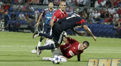 באדיר גורם לפנדל על בריאן (שי לוי) באדיר גורם לפנדל על בריאן (שי לוי)