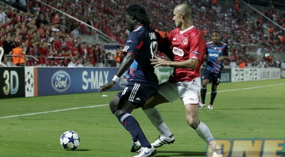 דה סילבה מנסה לשמור על גומיס, הערב (שי לוי) דה סילבה מנסה לשמור על גומיס, הערב (שי לוי)