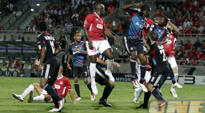 דה סילבה מוכשל ברחבה (שי לוי) דה סילבה מוכשל ברחבה (שי לוי)