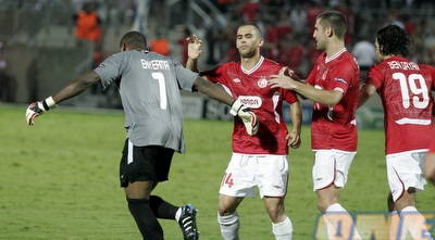 ורץ לחגוג עם חבריו שער ראשון של הפועל תל אביב בליגת האלופות (שי לוי) ורץ לחגוג עם חבריו שער ראשון של הפועל תל אביב בליגת האלופות (שי לוי)