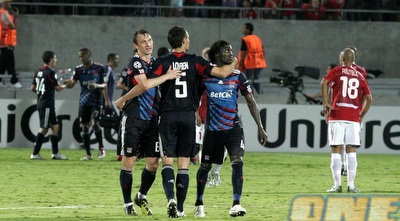 שחקני ליון חוגגים (שי לוי)