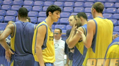 אימון מכבי ת&qout;א. יצאו לפנות בוקר לכיוון ליטא (שרון קביליו) אימון מכבי ת&qout;א. יצאו לפנות בוקר לכיוון ליטא (שרון קביליו)