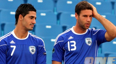 בירם כיאל עם דקל קינן. לא ישחק עם הנבחרת מול מקרואטיה ויוון (משה חרמון) בירם כיאל עם דקל קינן. לא ישחק עם הנבחרת מול מקרואטיה ויוון (משה חרמון)