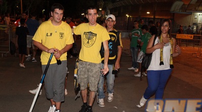 אוהדי בית&qout;ר ירושלים מחוץ לקרית אליעזר, הערב (עמית מצפה) אוהדי בית&qout;ר ירושלים מחוץ לקרית אליעזר, הערב (עמית מצפה)