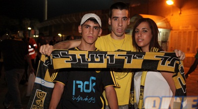 אוהדי בית&qout;ר ירושלים זורמים לקרית אליעזר (עמית מצפה) אוהדי בית&qout;ר ירושלים זורמים לקרית אליעזר (עמית מצפה)