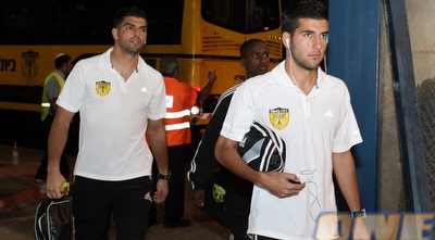 אבי ריקן ואריאל הרוש מרוכזים במשחק (עמית מצפה) אבי ריקן ואריאל הרוש מרוכזים במשחק (עמית מצפה)