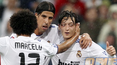 אוזיל חוגג עם חדירה ומרסלו. תפס את המקום של קאקה (רויטרס)