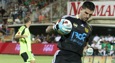 אריאל הרוש. מלמיליאן וברוכיאן עודדו אותו בסיום (עמית מצפה) אריאל הרוש. מלמיליאן וברוכיאן עודדו אותו בסיום (עמית מצפה)