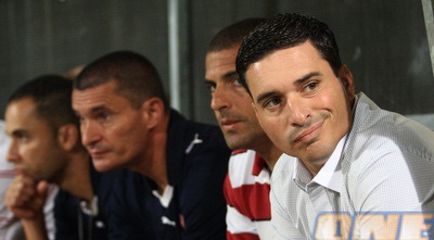 שלומי דורה על ספסל הפועל ר&qout;ג בקרית שמונה. המאמן הורחק (דרור עינב)