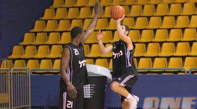 יוגב אוחיון מול מייקל דאניגן (ONE)