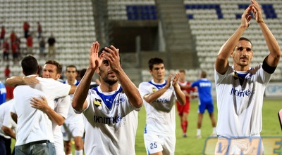 שחקני קרית שמונה חוגגים (דרור עינב)