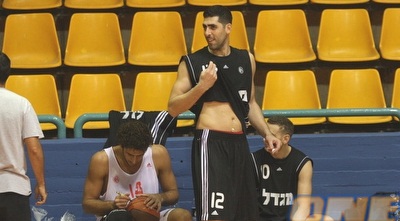 יובל נעימי וליאור חכמון ומשה מזרחי (גיא בן זיו)