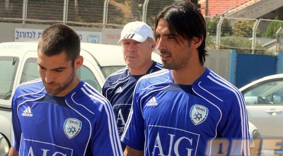 איתי שכטר עם דודו אוואט. בכושר הטוב בליגה (משה חרמון)