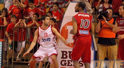 יוגב אוחיון שומר את בוזמן (יניב גונן)