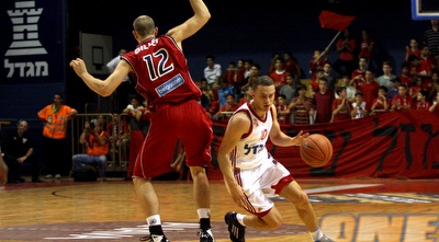 יובל נעימי חודר מול גילט (יניב גונן)