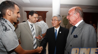 מישל מדר, שגריר דרום קוריאה, אלכס גלעדי ויחיעם שרעבי (נועם עופרן)