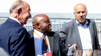 רג´וב, גלעדי ויהאחראי על קשרי חוץ ופיתוח, תומאס סית´ול (יניב גונן) רג´וב, גלעדי ויהאחראי על קשרי חוץ ופיתוח, תומאס סית´ול (יניב גונן)