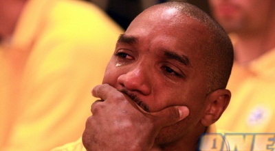 דריק שארפ בוכה (דרור עינב) דריק שארפ בוכה (דרור עינב)