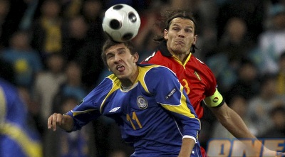 ואן בויטן מונע את הכדור מח (רויטרס) ואן בויטן מונע את הכדור מח (רויטרס)